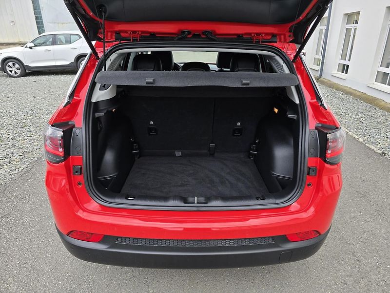 Jeep Compass 110kW LIMITED KAMERA+NAVI - fotka 40 z 44