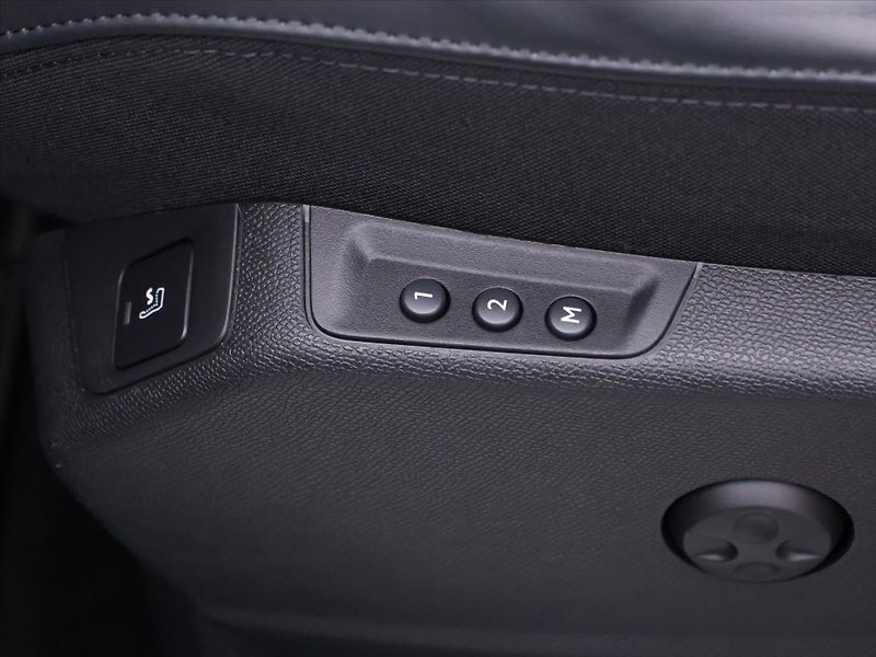 Peugeot 3008 GT 1,6 PureTech 133kW Automat - fotka 19 z 46