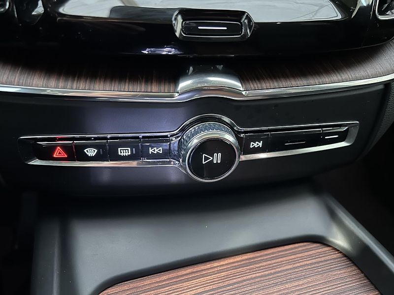 Volvo XC60 2.0  B4 4x4 ULTIMATE - fotka 42 z 48