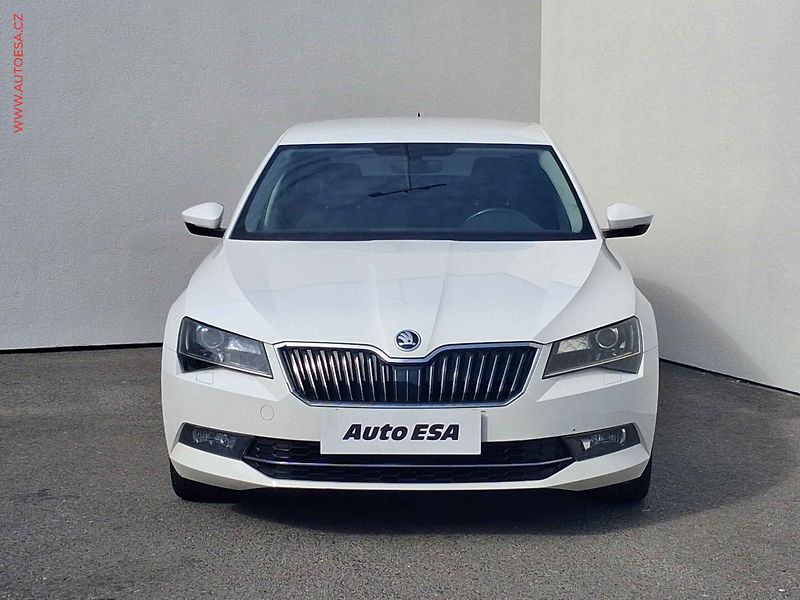 Škoda Superb (2018) 2.0 TDI, ČR, DSG, bixen - fotka 2 z 17