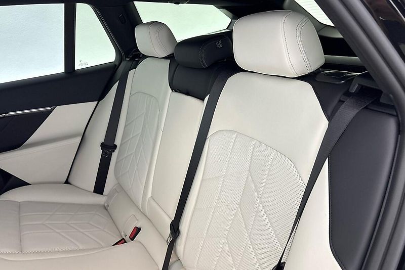 BMW Řada 5 řady 5 | 520d xDrive - fotka 25 z 25
