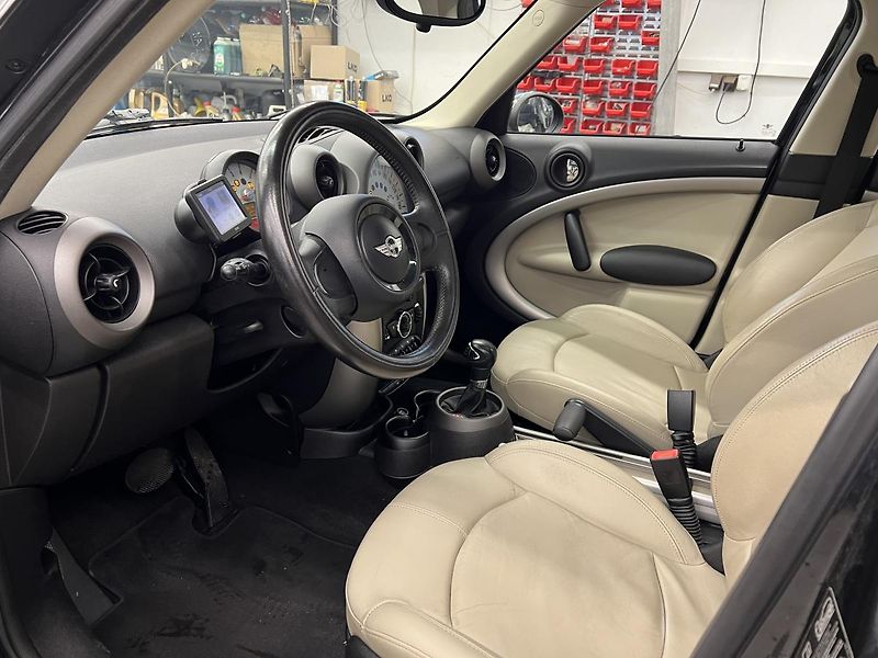 Mini Cooper Countryman 2.0D 82kW - fotka 8 z 16