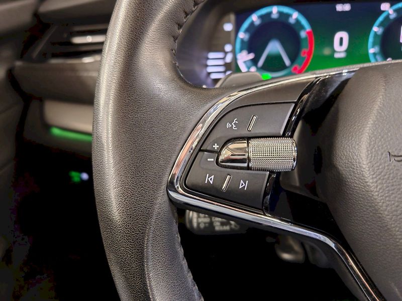 Škoda Octavia (2022) 2.0 TSI 140 kW DSG 4x4 Style P - fotka 8 z 30