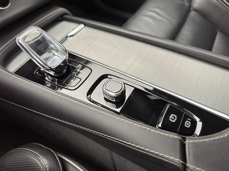 Volvo XC90 B5 AWD ULTIMATE AUT  - fotka 35 z 57