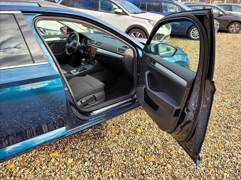 Škoda Superb 1,4 TSI,PHEV,DSG,LED,NAVI,VÝHŘ - fotka 10 z 47