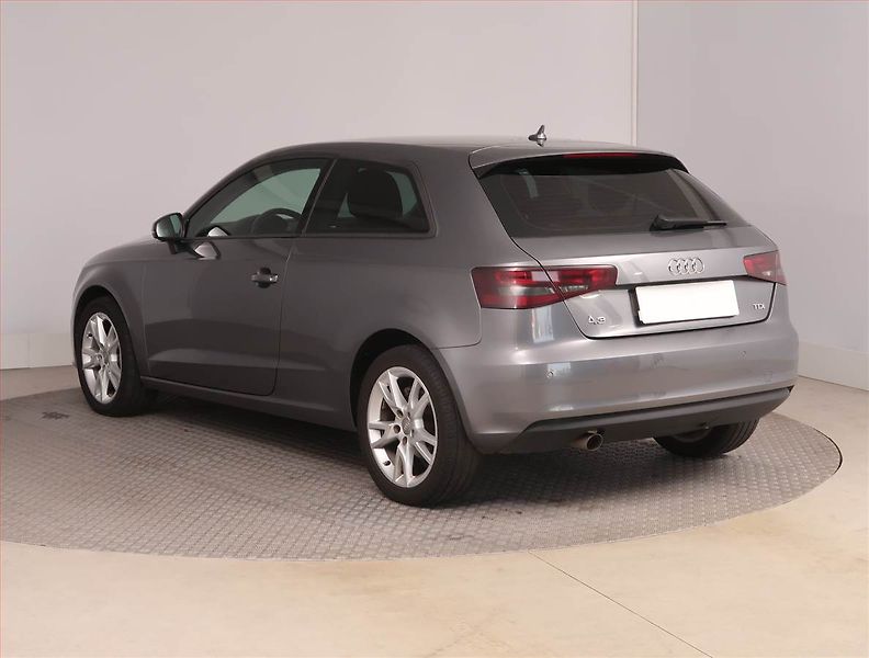Audi A3 (2015) 1.6 TDI, Automat, Navi - fotka 4 z 17