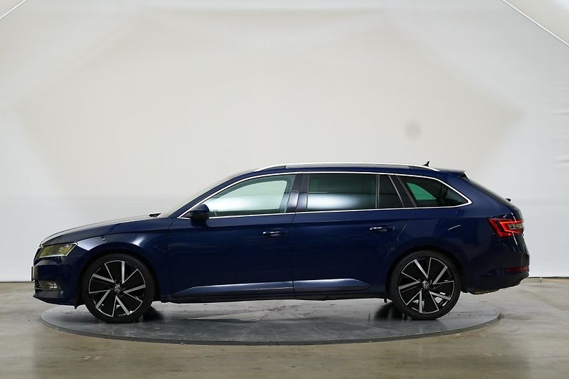 Škoda Superb - fotka 3 z 30