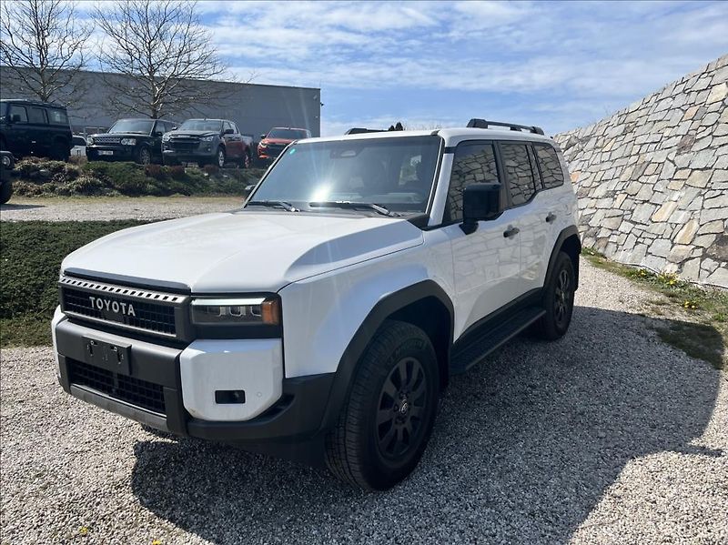 Toyota Land Cruiser 2,4 iFORCE MAX HEV Premium - fotka 3 z 37