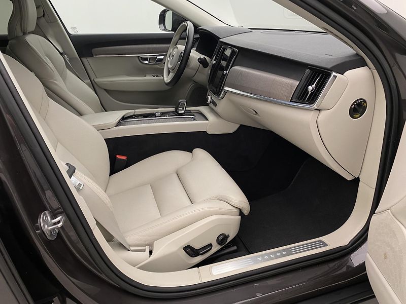Volvo V90 CC B4 AWD CORE AUT CZ - fotka 23 z 52