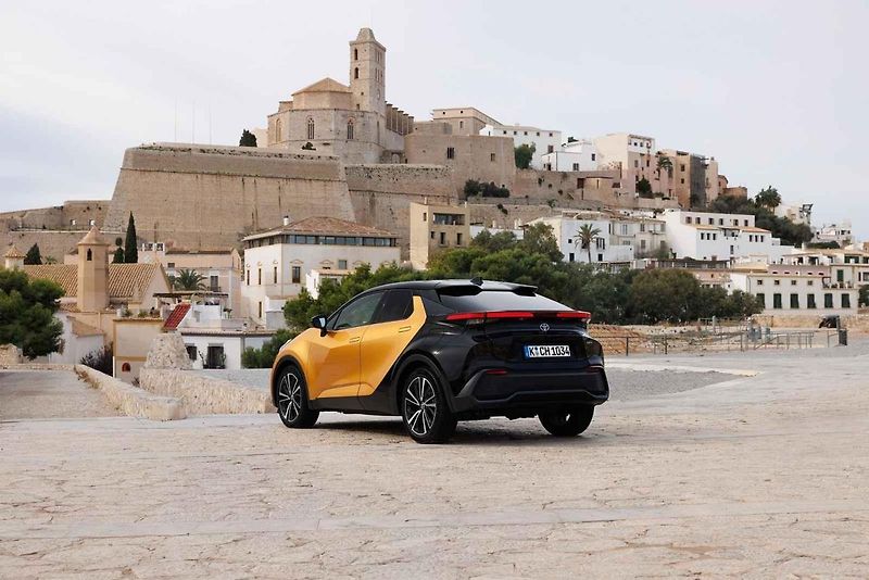 První novinářské jízdy s novou Toyotou C-HR se konaly na španělském ostrově Ibiza.