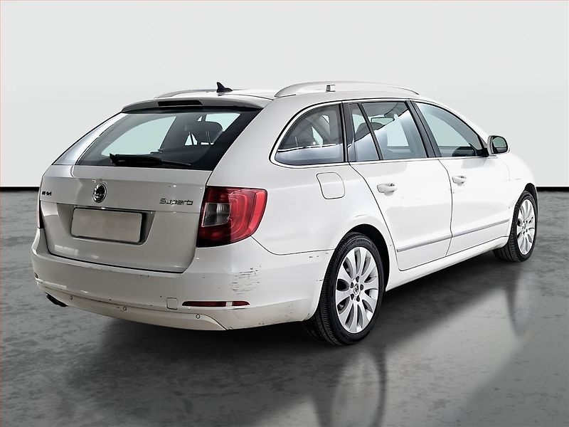 Škoda Superb (2012) 2.0 TDI, 4X4, levný provoz - fotka 5 z 22