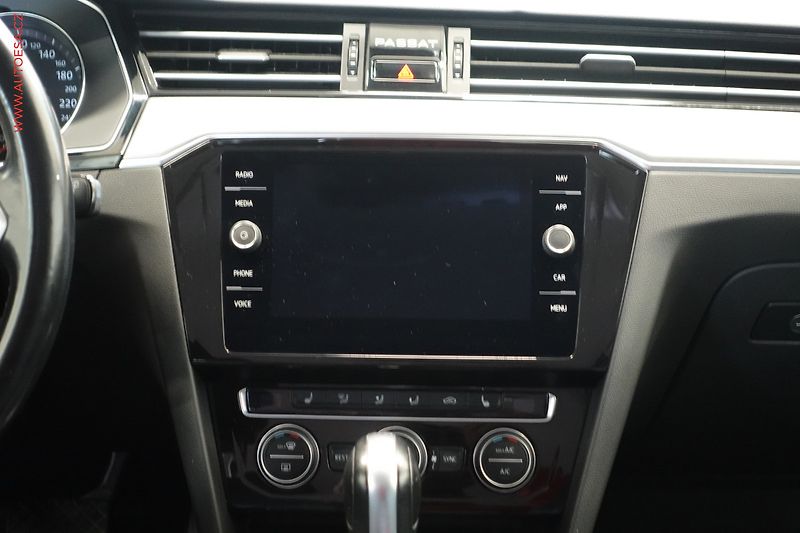Volkswagen Passat (2019) 2.0 TDi, DSG, LED, kamera - fotka 9 z 24