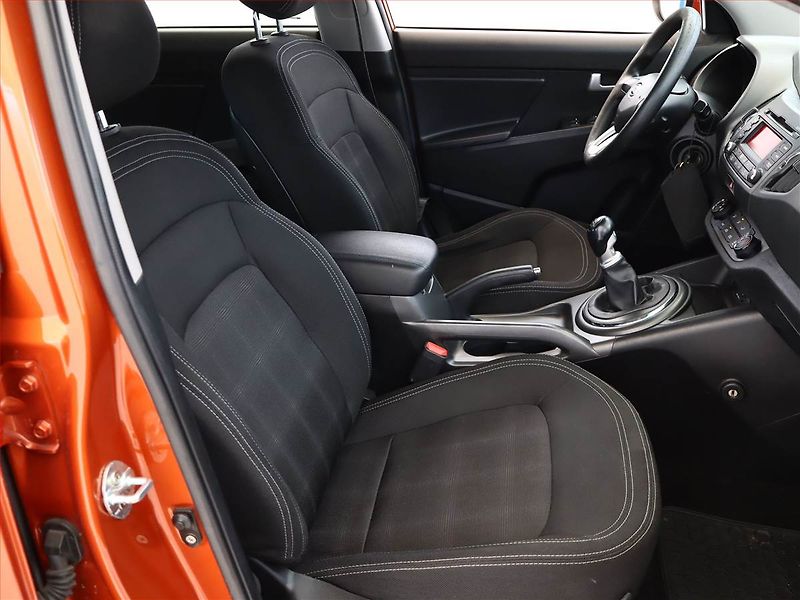 Kia Sportage (2012) 1.6 GDI, po STK, slušný stav - fotka 7 z 12