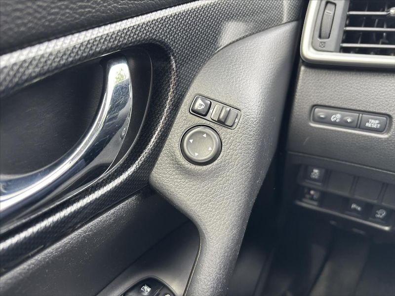 Nissan X-Trail 1,6 D PLNÝ SERVIS 360° PANORAM - fotka 29 z 44