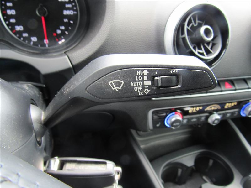 Audi A3 1,6 TDI 81kW Sportback Automat - fotka 22 z 31