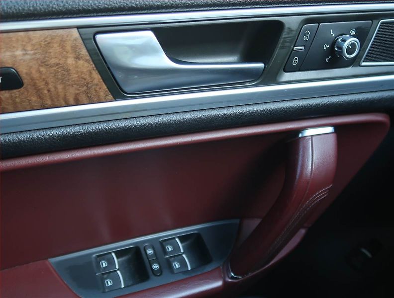 Volkswagen Touareg (2013) 3.0 TDI, 4X4, Automat, Navi - fotka 16 z 18