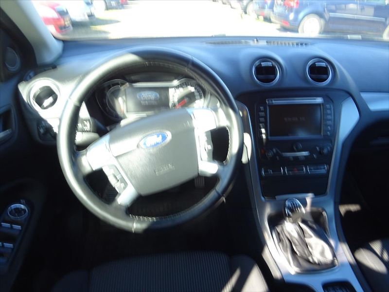 Ford Mondeo 2,0 TDI 103 kW - fotka 11 z 28