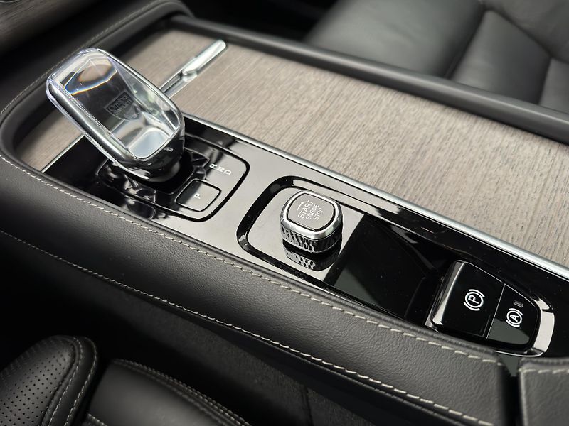 Volvo XC90 T8 AWD RECHARGE BRIGHT PLUS CZ - fotka 33 z 55