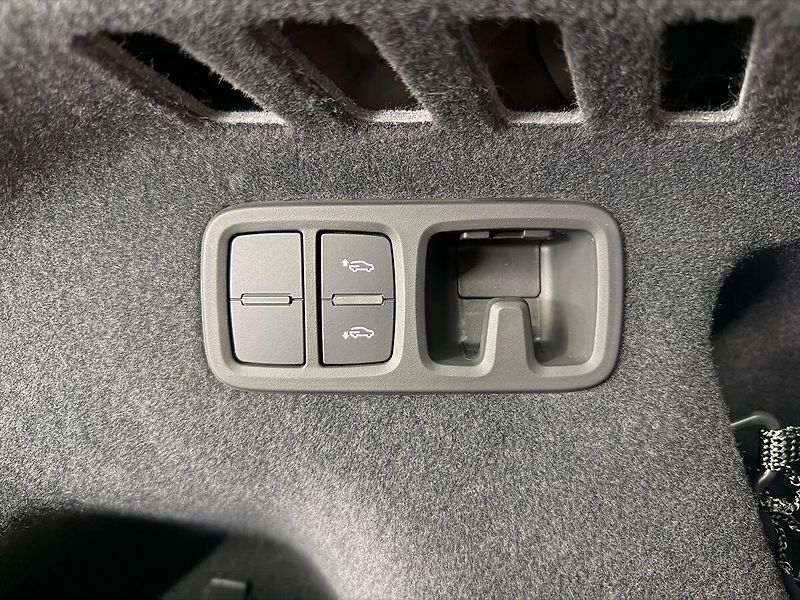 Audi Q8 50TDI QUATTRO S-LINE, WEBASTO, - fotka 32 z 36