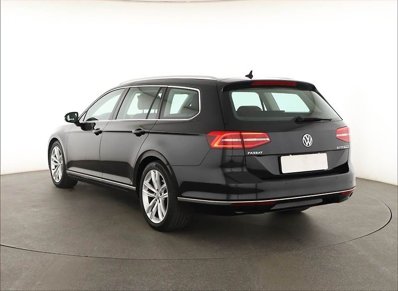 Volkswagen Passat (2015) Highline 2.0 TDI, Tempomat - fotka 4 z 20