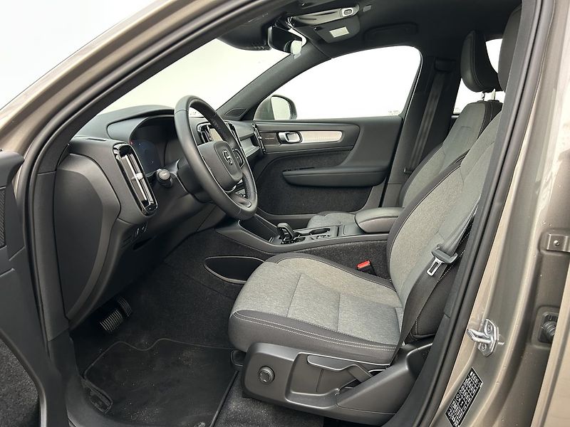 Volvo XC40 2.0  B4 Momentum Pro - fotka 10 z 31