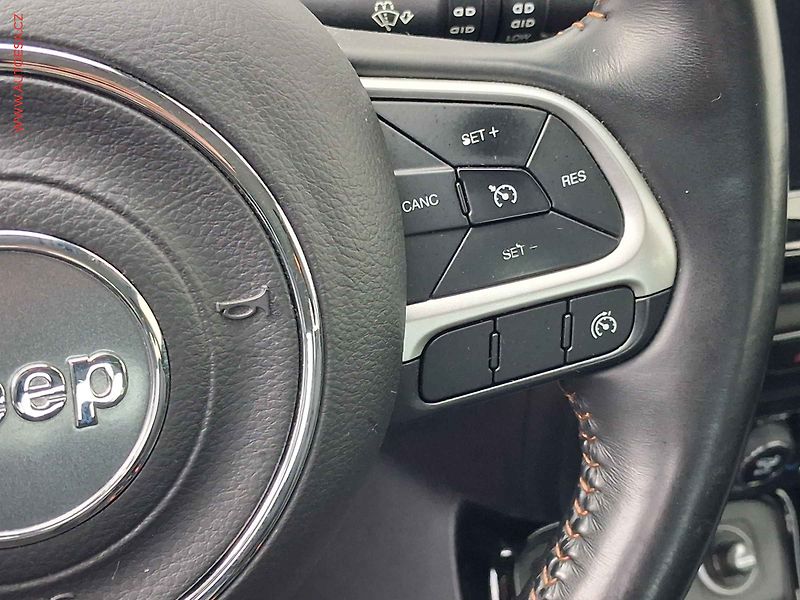 Jeep Compass (2018) 1.4T, Limited, navi - fotka 15 z 19