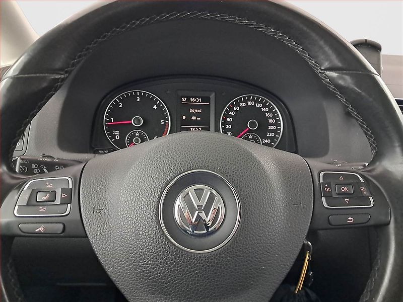Volkswagen Touran (2015) 1.6 TDI, Navi, Tempomat - fotka 18 z 19