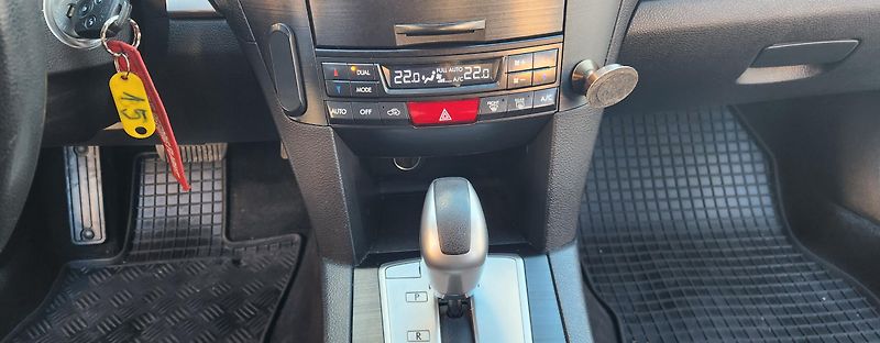 Subaru Outback (2015)  2.0D*BOXER*4x4*AUT*VÝHŘEV*ČR* - fotka 23 z 44