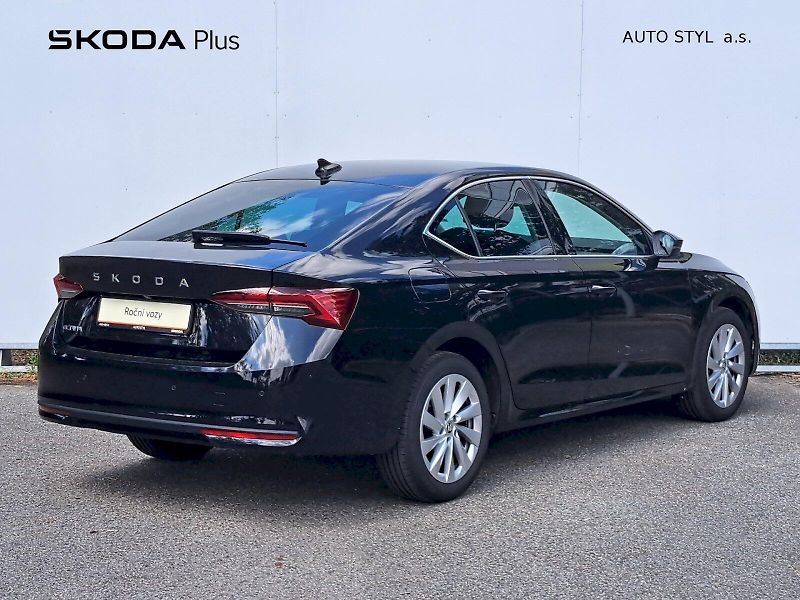 Škoda Octavia (2024) Top Selection 1,5 TSI 110 kW - fotka 2 z 23
