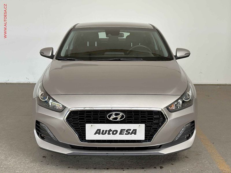 Hyundai i30 (2019) 1.4 T-GDi, 1.maj,ČR, Trikolor - fotka 2 z 15