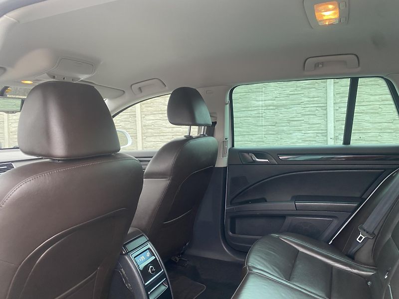 Škoda Superb 2.0TDi 4x4 170PS DSG L+K COMBI - fotka 100 z 158
