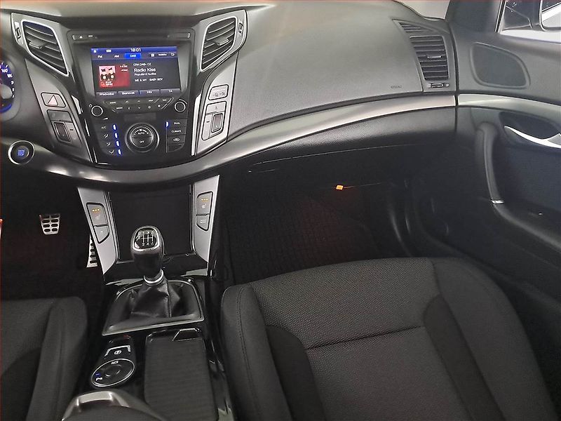 Hyundai i40 (2015) 1.7 CRDi, Navi, Xenony - fotka 8 z 15