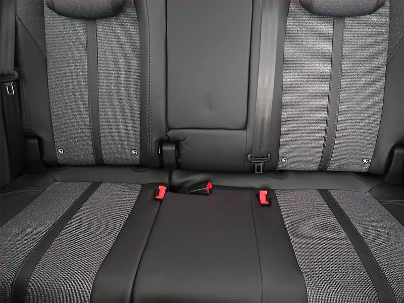 Peugeot 3008 (2019) Allure Pack 1.6 PureTech - fotka 10 z 21