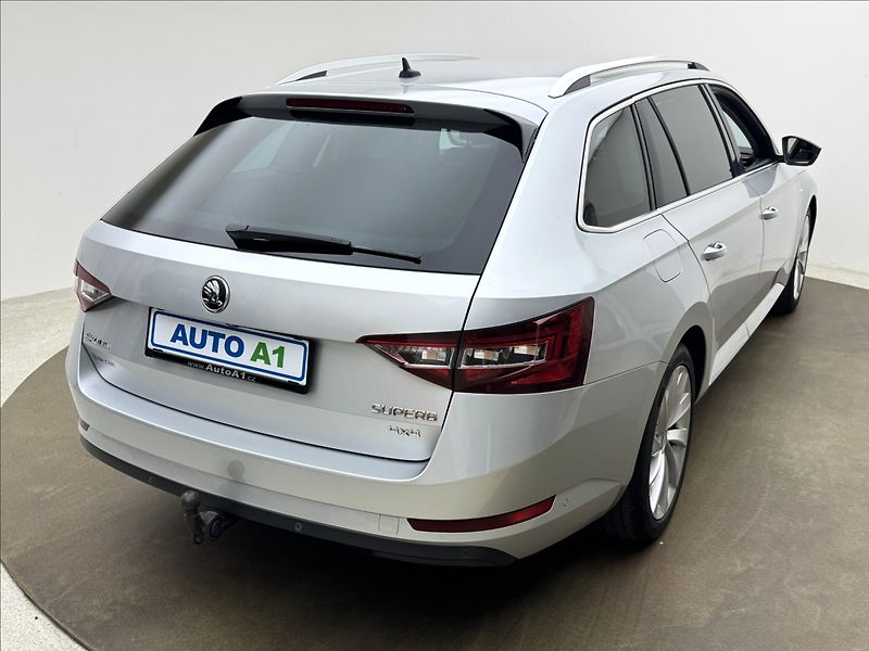 Škoda Superb 2,0 DSG L&K DPH NZ.TOP DCC TZ - fotka 4 z 49
