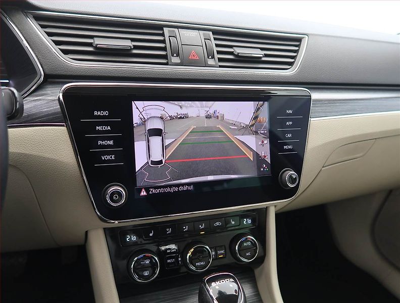 Škoda Superb (2022) Style 2.0 TDI, digi klima - fotka 19 z 27