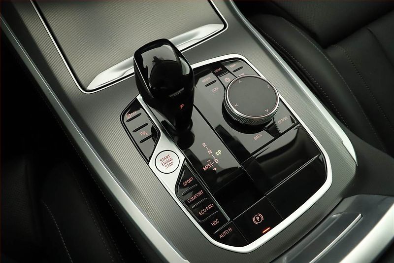 BMW X5 (2022) xDrive40i - fotka 13 z 21