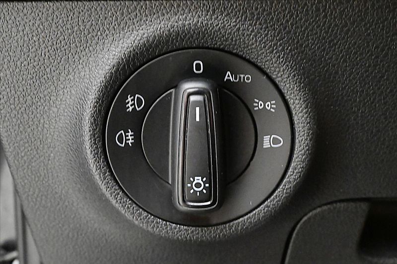 Škoda Karoq 2,0 TDI 85 kW Clever NAVI Záru - fotka 27 z 31