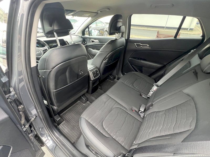 Kia Sportage (2022) Exclusive 1.6 GDI 110 kW 6°man - fotka 14 z 34