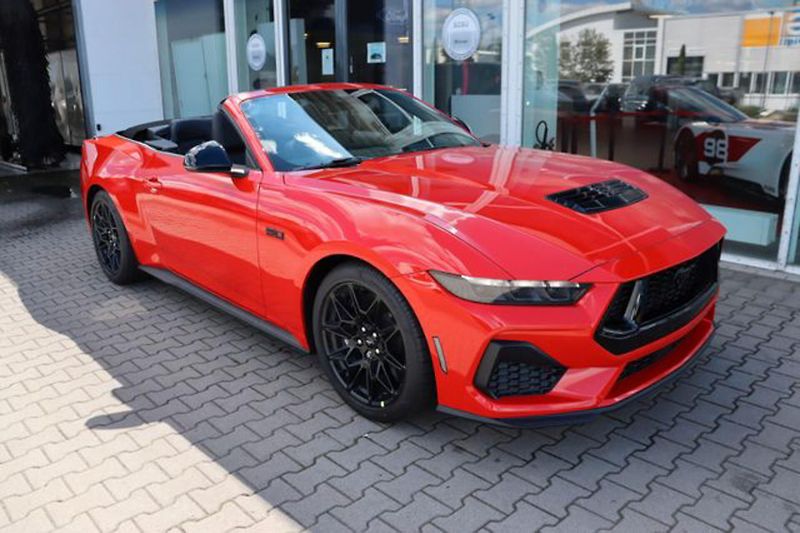 Ford Mustang (2026) 5.0 Convertible MagneRide Nite - fotka 4 z 22