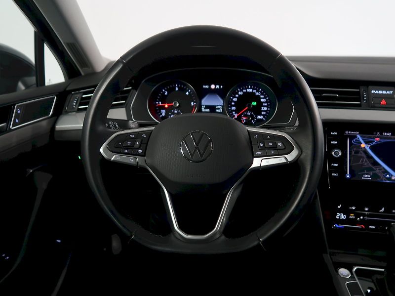 Volkswagen Passat (2022) BUSINESS PREMIUM 2.0TDI 110KW - fotka 17 z 38