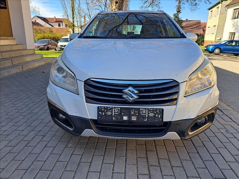 Suzuki SX4 S-Cross 1,6 DDiS - fotka 16 z 58