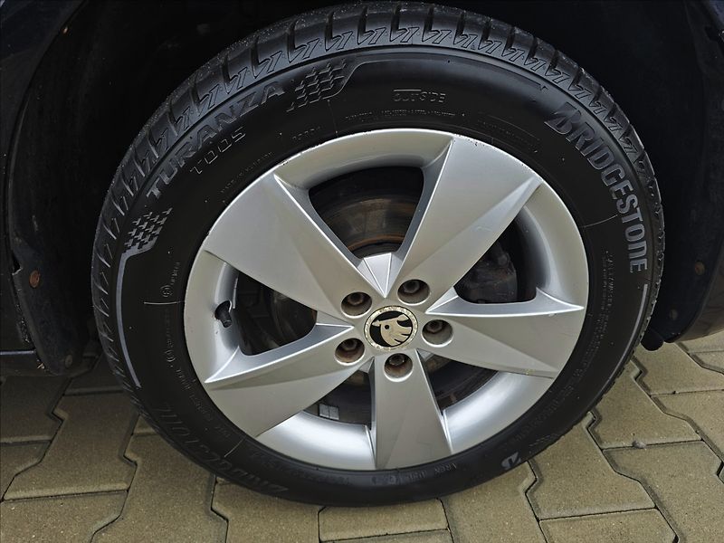 Škoda Fabia II 1,2 TSi 63KW Fresch ALU - fotka 41 z 49
