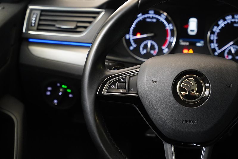 Škoda Superb - fotka 16 z 27