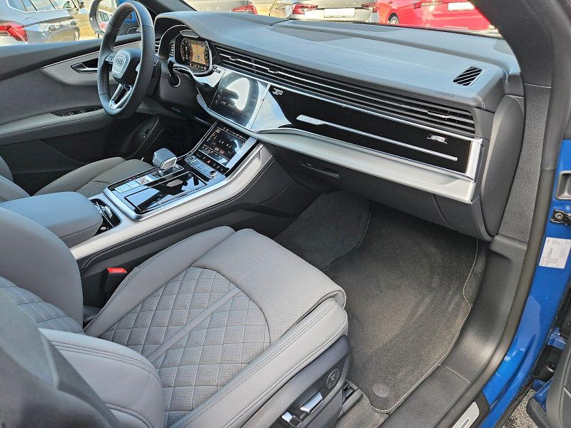 Audi Q8 (2025) SUV 50 TDI quattro - fotka 25 z 29