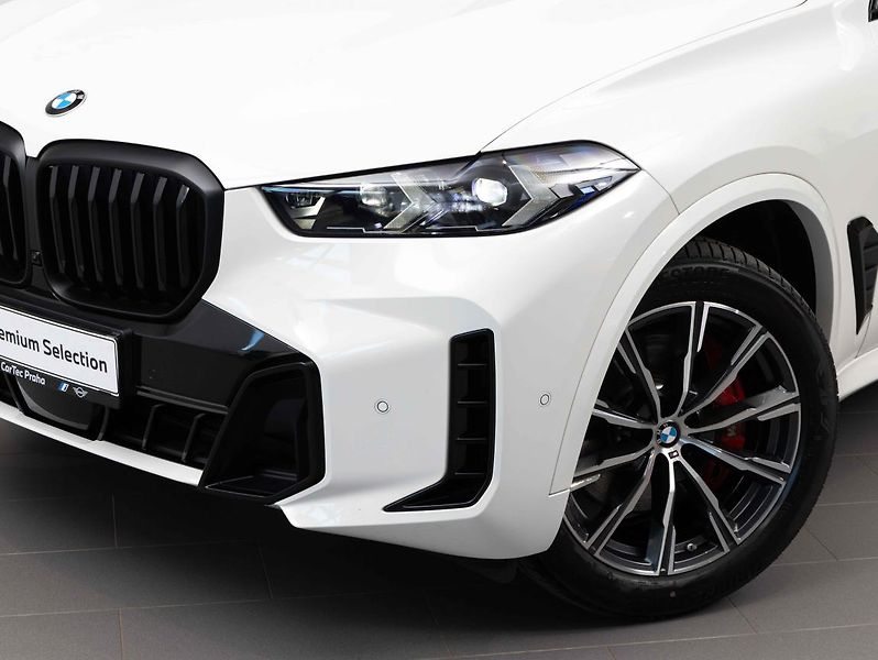 BMW X5 xDrive30d - fotka 6 z 24