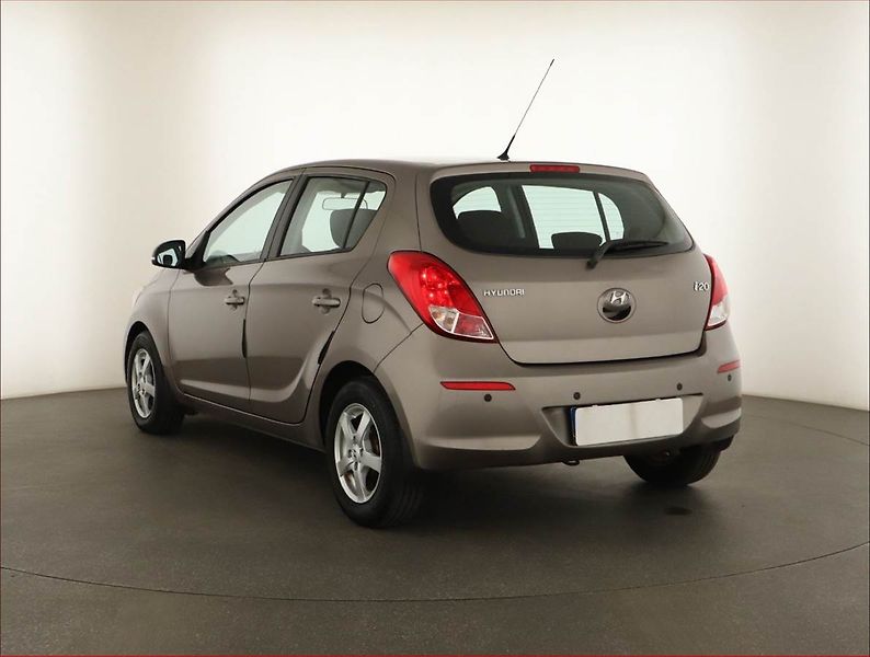 Hyundai i20 (2013) 1.4, Automat - fotka 4 z 13