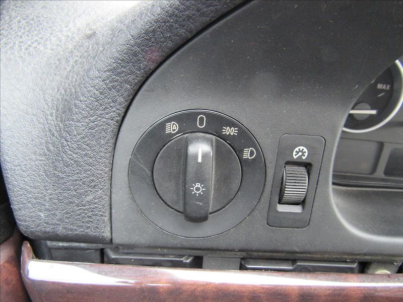 BMW Řada 5 2,5 525i Steptronic Exklusiv - fotka 19 z 28