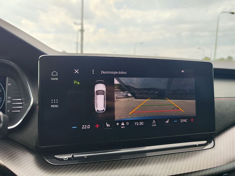 Škoda Octavia 2.0 TDI/147kW RS DSG 4x4 - fotka 23 z 33