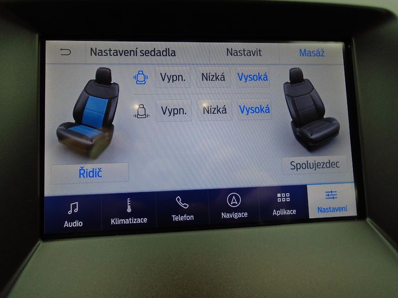 Ford S-MAX 2,0EcxoBlue 140kW 8A Vignale - fotka 29 z 46