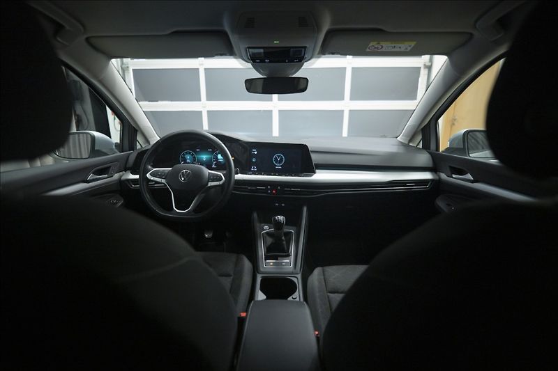 Volkswagen Golf 1,5 TSI KEYLESS KAMERA VÝHŘEV - fotka 14 z 42